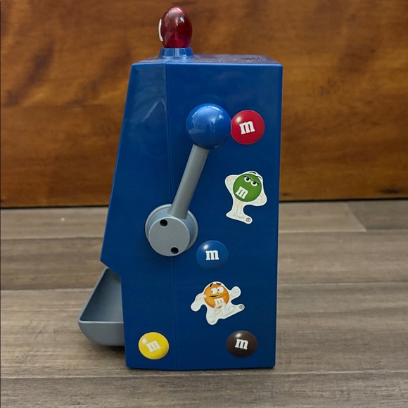 M & M vintage candy dispenser. - Picture 5 of 5